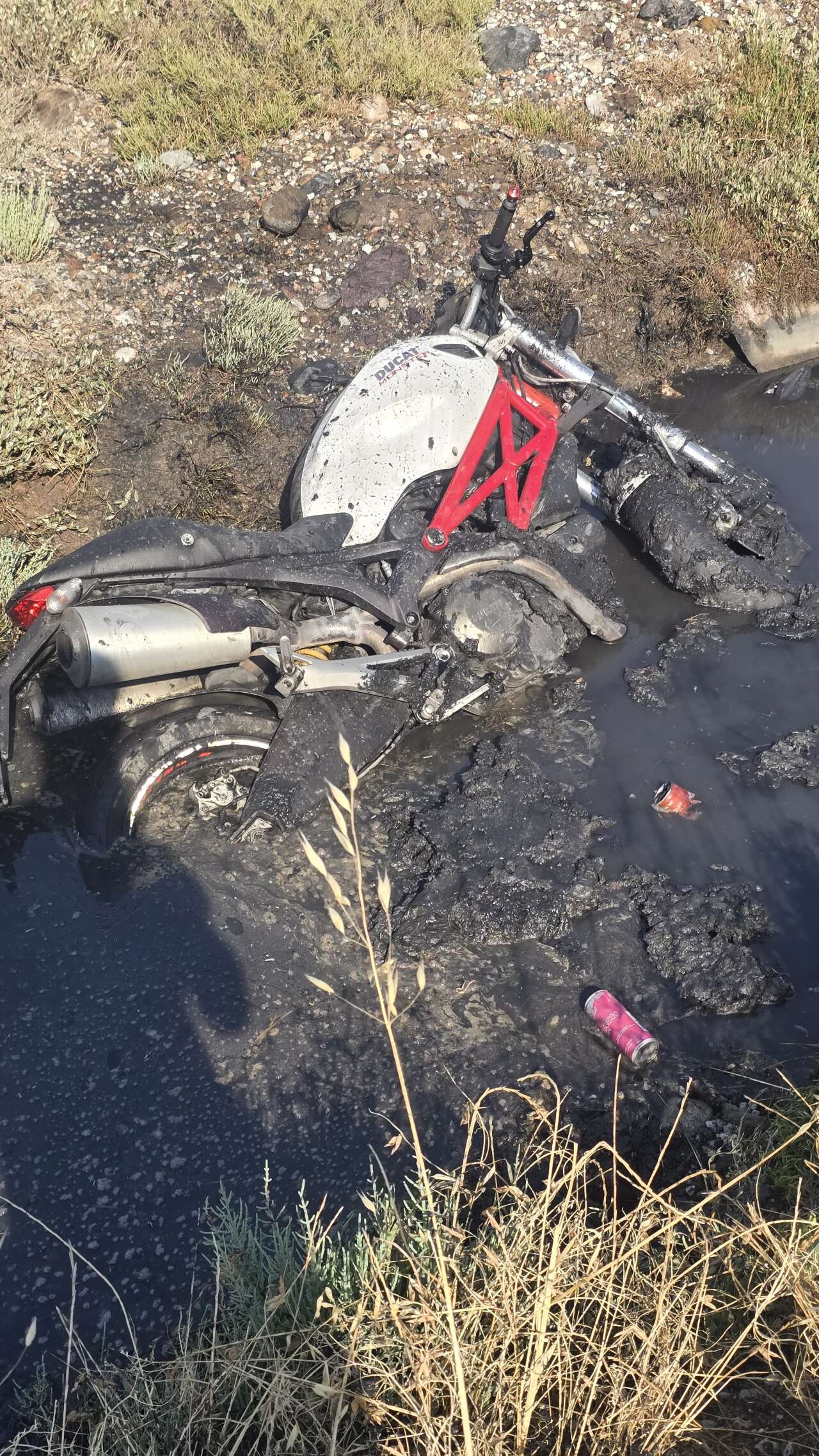 Muğla'da Kontrolden Çıkan Motosiklet Kanala Uçtu: Sürücü Yaralandı 2